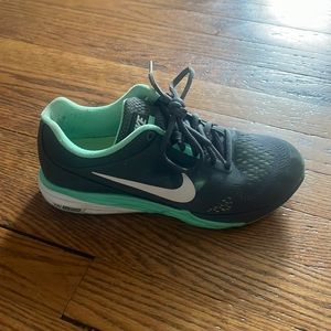 Nike tri fusion shoes for woman